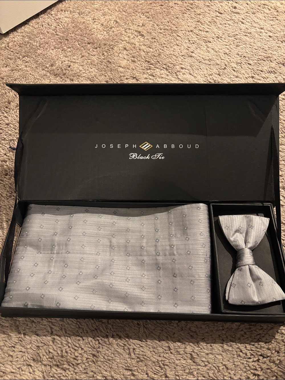 Joseph Abboud Light Gray Cummerbund and Bow Tie Set